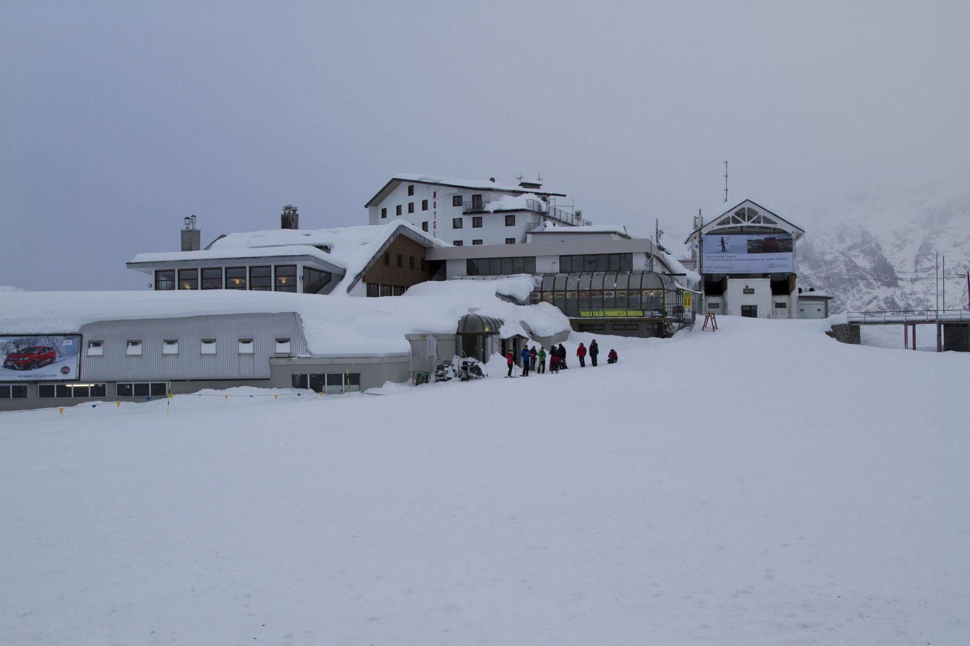 Hotel Lo Stambecco Breuil-Cervinia Εξωτερικό φωτογραφία